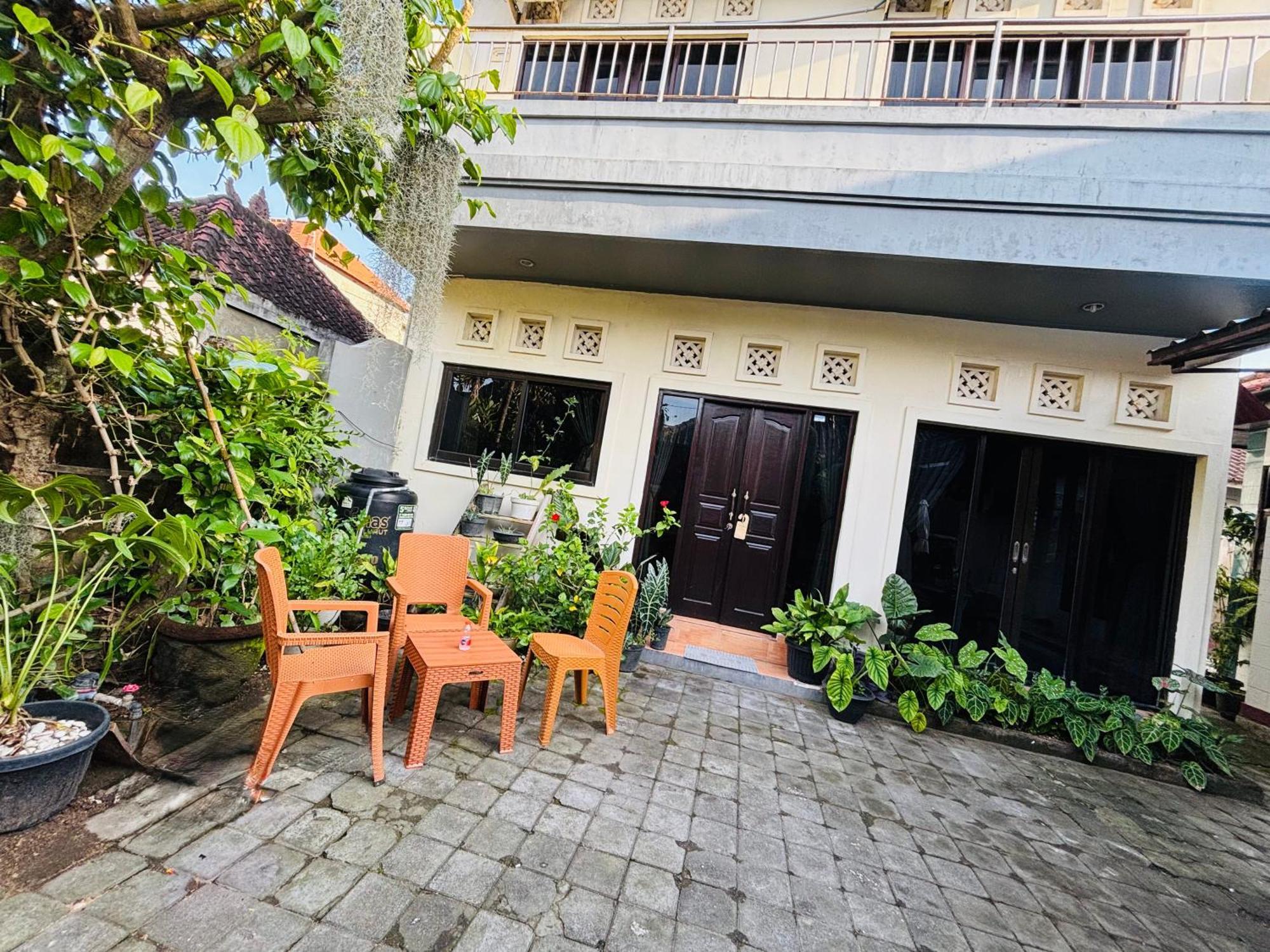 Mama Mega Homestay Pesanggaran Exterior foto