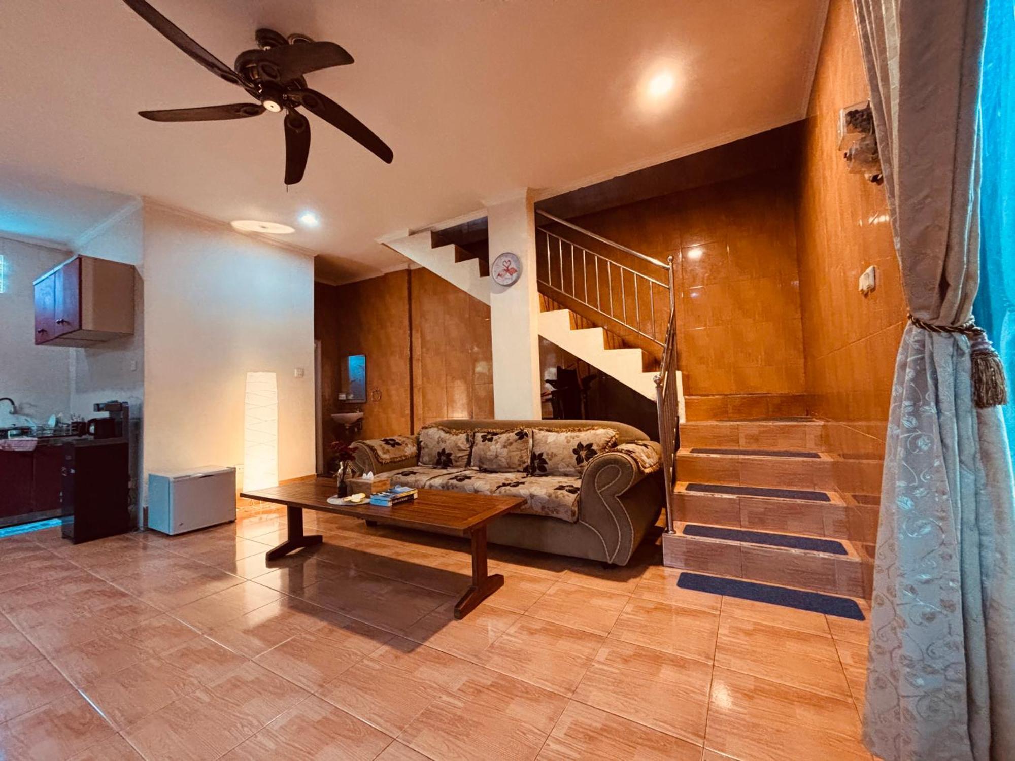 Mama Mega Homestay Pesanggaran Exterior foto