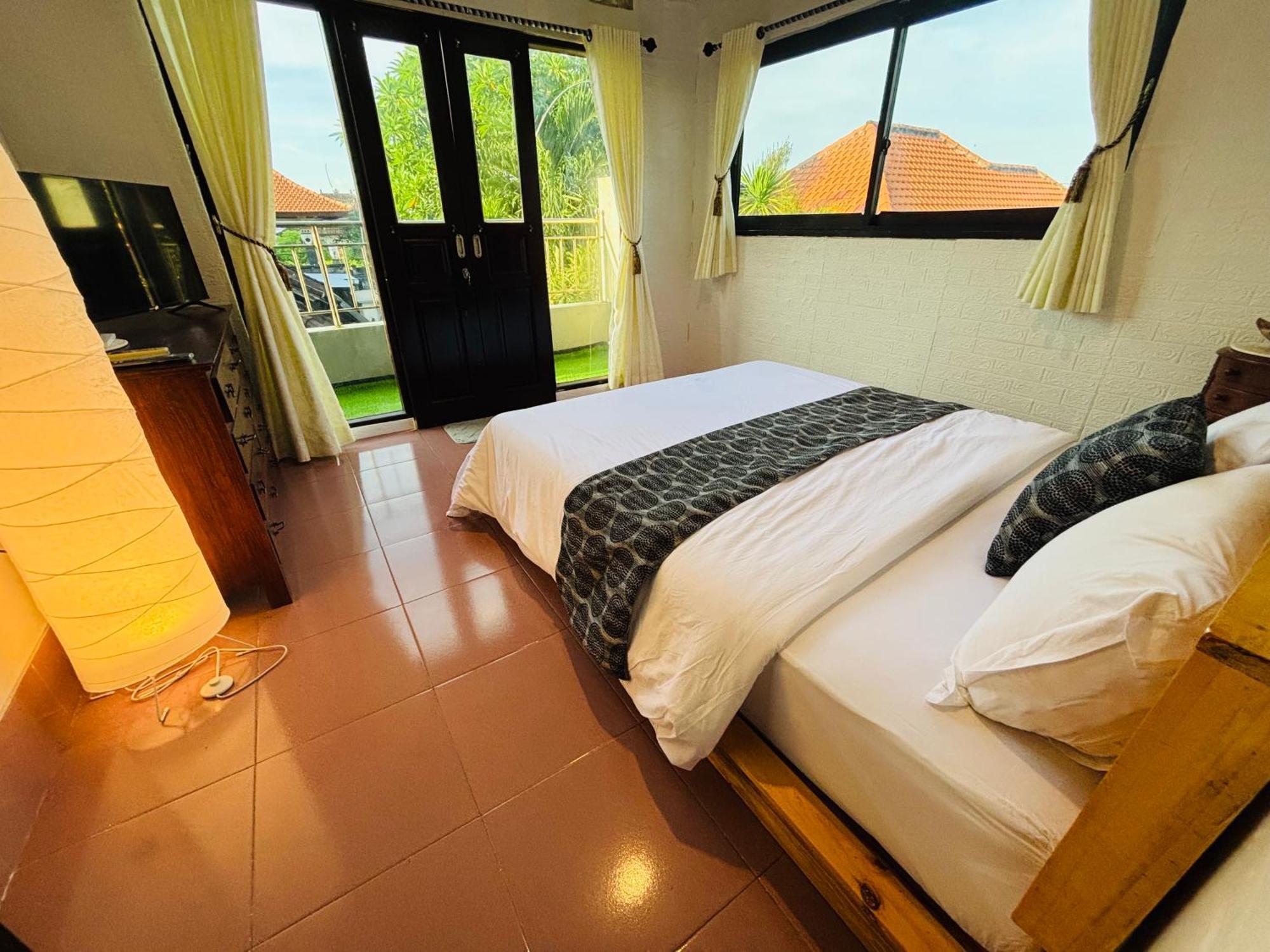 Mama Mega Homestay Pesanggaran Exterior foto